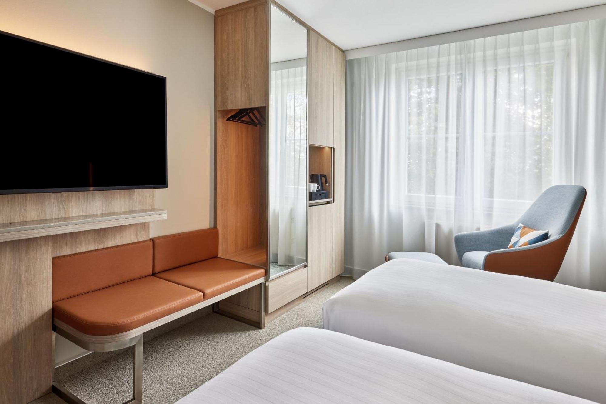 Standard Twin Room Inland View