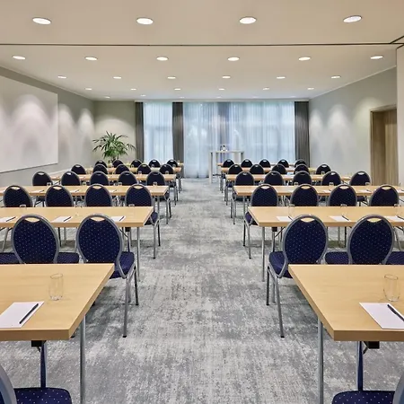 Courtyard By Marriott Dortmund-3